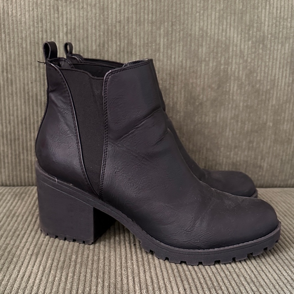 Black ankle boots - 9.5